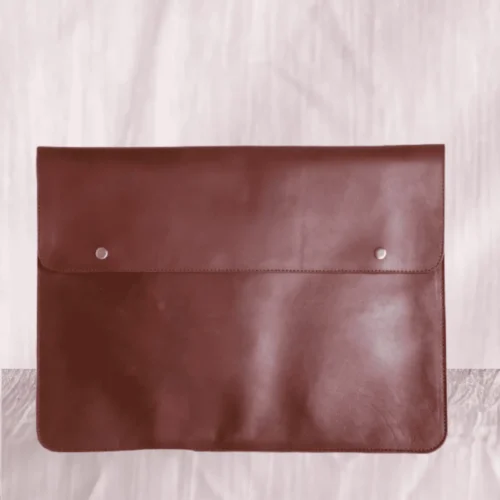 Laptop sleeve pocket with button